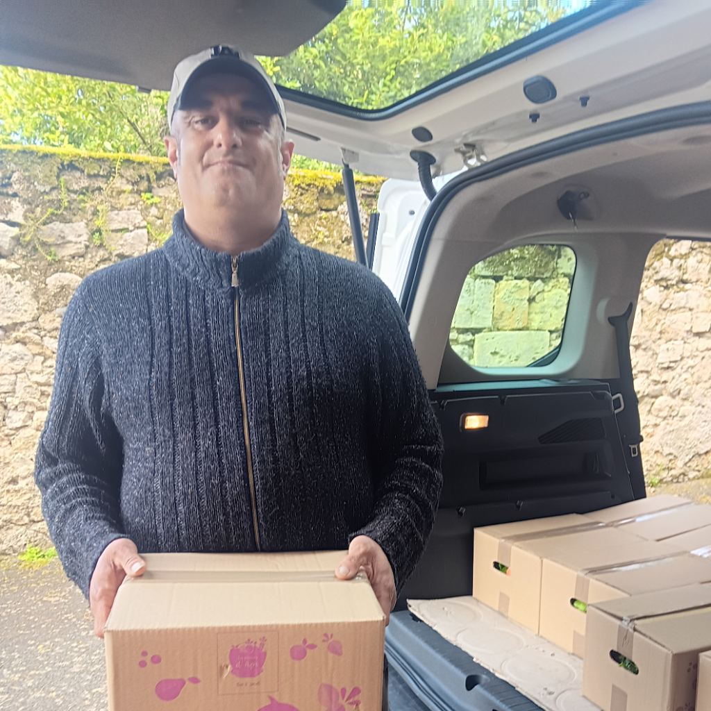 Livraison des paniers en point relais : cartons de fruits et légumes bio