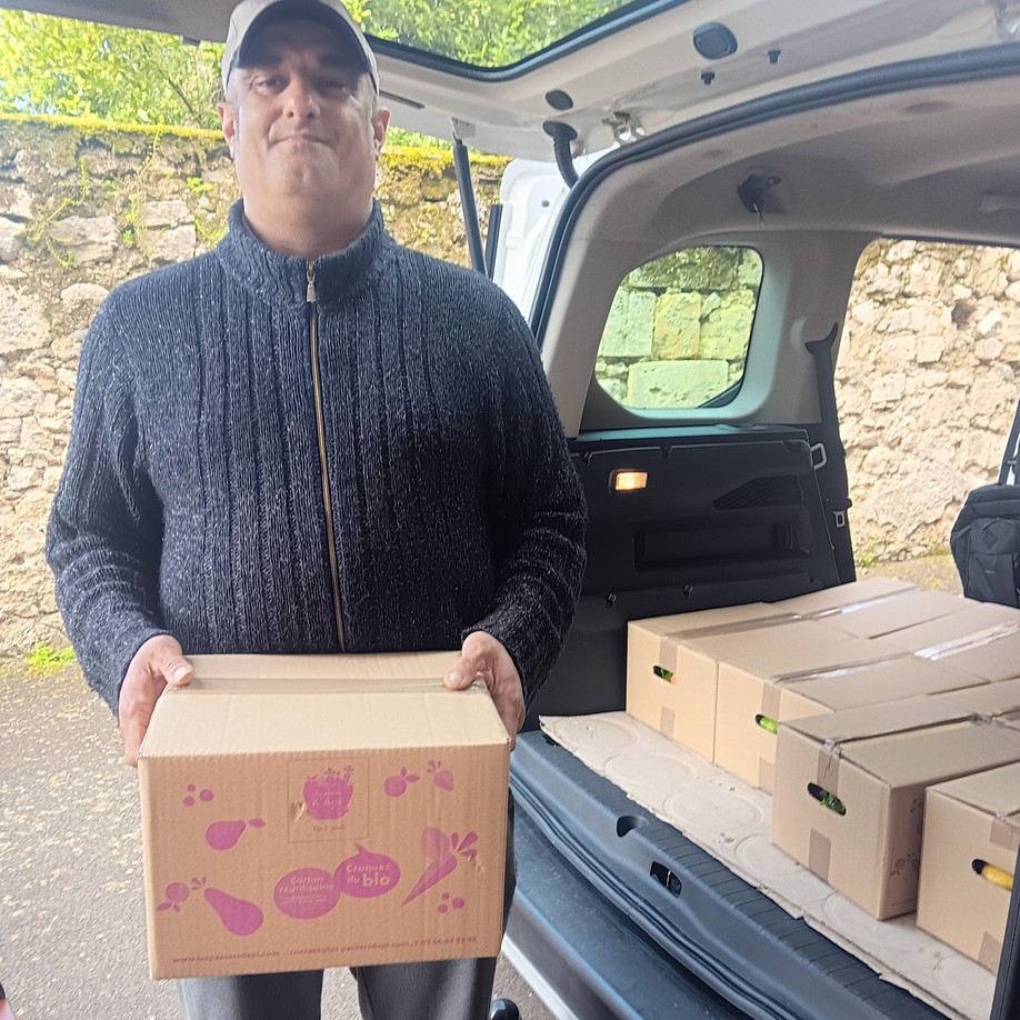 Livraison d'un carton de panier bio dans un point relais